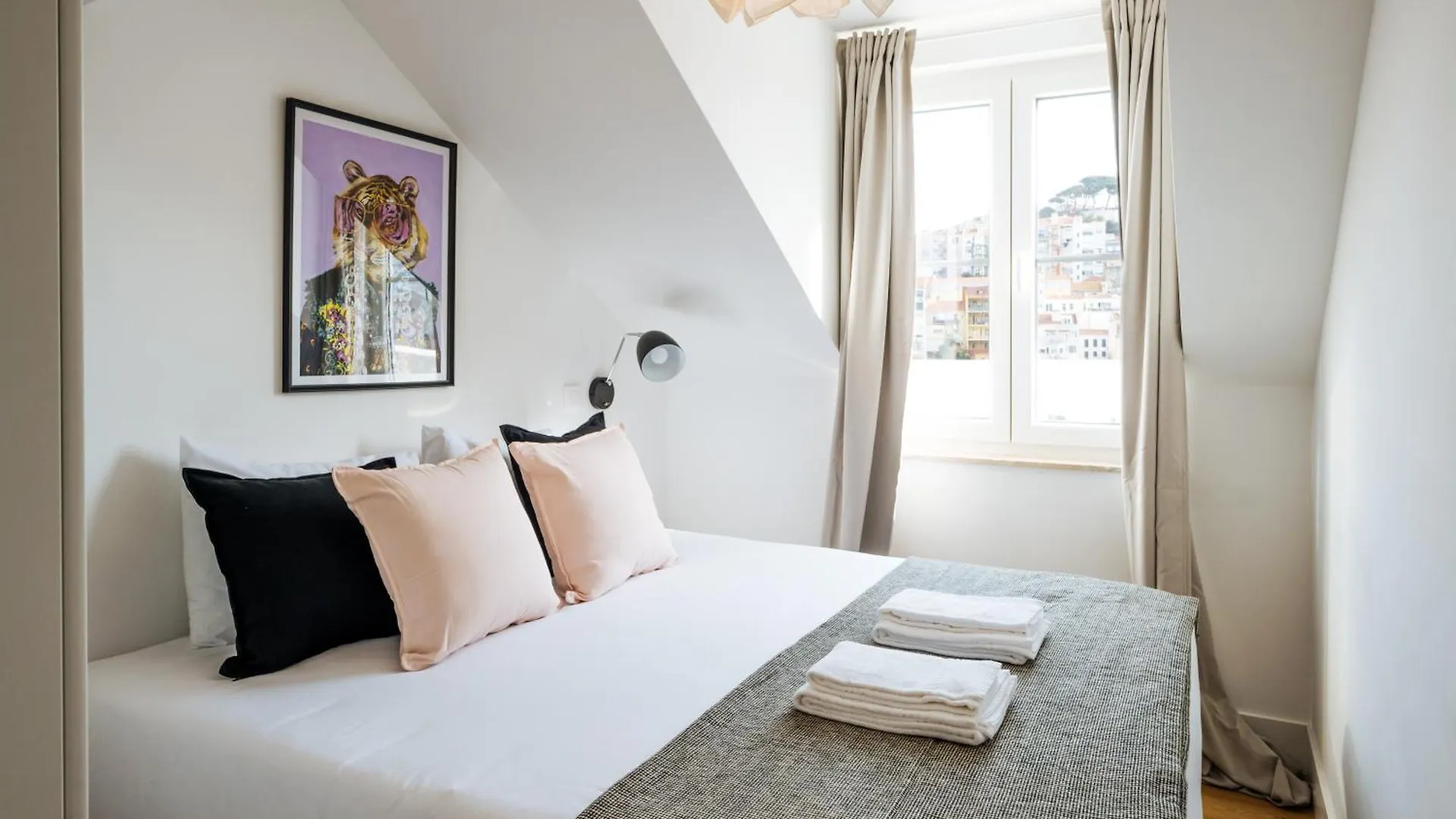 Lisbon Skyline Apartment By Misha'S Place 5E